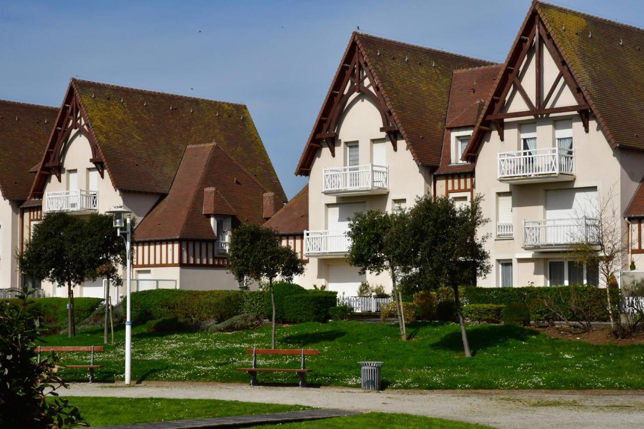 Appartement Au Pied De La Plage - Balcon - Parking Courseulles-sur-Mer Exterior photo